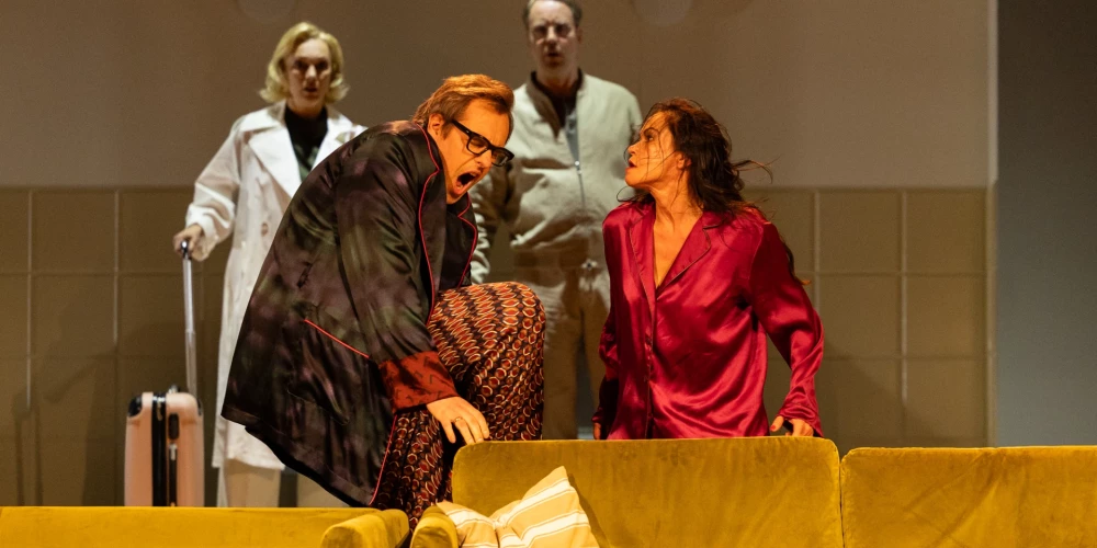 Ināras Sluckas iestudējums "Intīmās dzīves" Nacionālajā teātrī (foto: Agnese Zeltiņa)