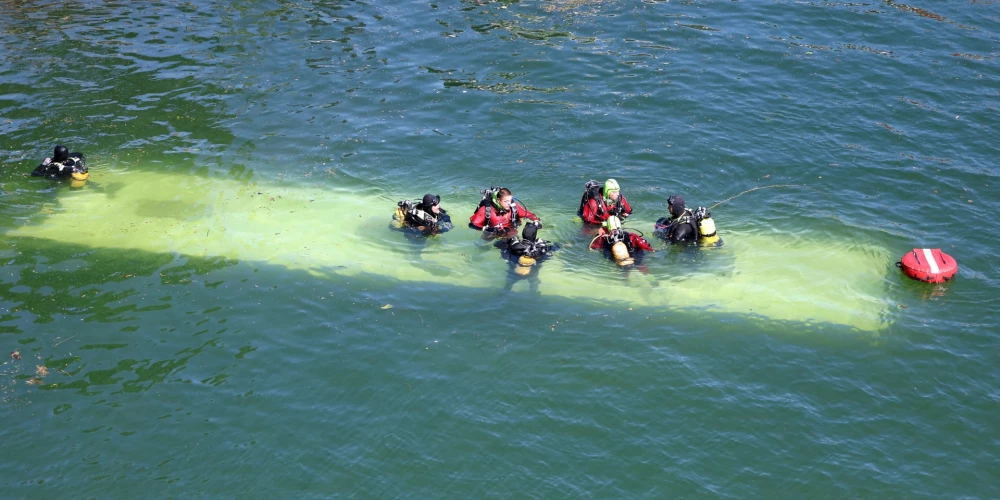 French emergency services and firefighters work as a bus with passengers fell into the River Seine in Juvisy-sur-Orge, near Paris, France, April 30, 2026. REUTERS/Abdul Saboor
