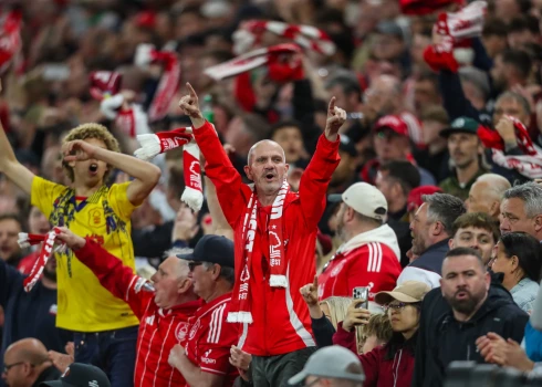 "Nottingham Forest" var līksmot par kluba panākumiem Eiropā, kamēr mājās nākas nervozējot grauzt nagus.