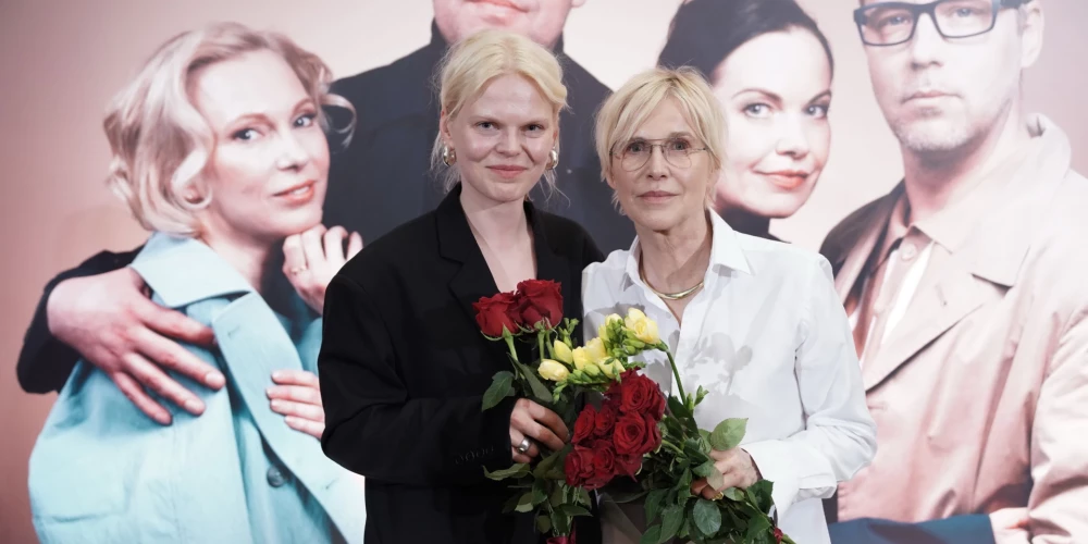Ināras Sluckas iestudējuma "Intīmās dzīves" pirmizrāde Nacionālajā teātrī.