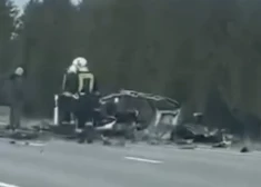 VIDEO: smaga avārija uz Vidzemes šosejas; gājis bojā cilvēks