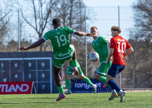 "Tukums 2000" futbolisti izcīna pirmo uzvaru sezonā. 
