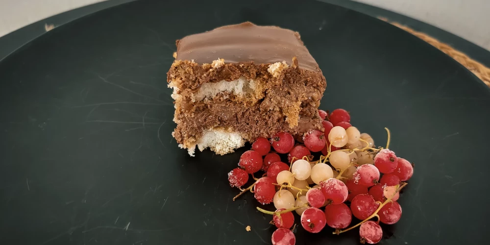 Šokolādīgs tiramisu bez olām.