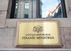 Finanšu ministrija atkal ķērusies pie nodokļu likumiem. Kas šoreiz?