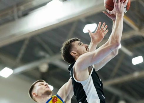 "VEF Rīga" basketbolisti izlīdzina rezultātu LBL pusfināla sērijā.