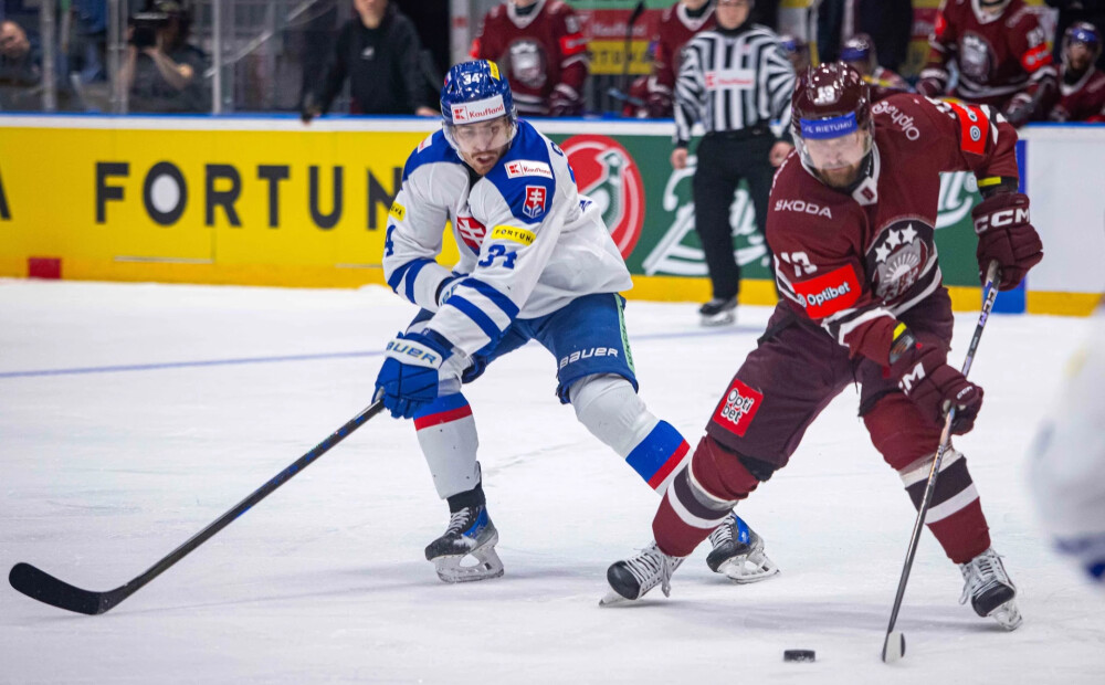 Latvijas hokejisti pirmajā pārbaudes spēlē sagrauj Slovākiju
