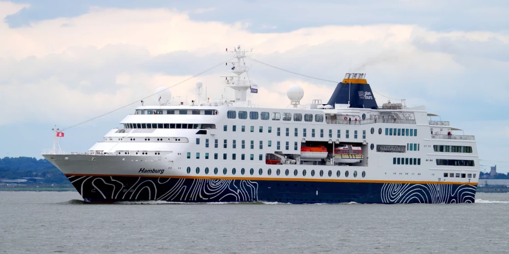 MS Hamburg — сравнительно небольшой роскошный круизный лайнер длиной 144,13 метра, которым управляет немецкая компания Plan Tours. На судне расположены каюты максимум для 420 пассажиров, а экипаж составляет 170 человек.
