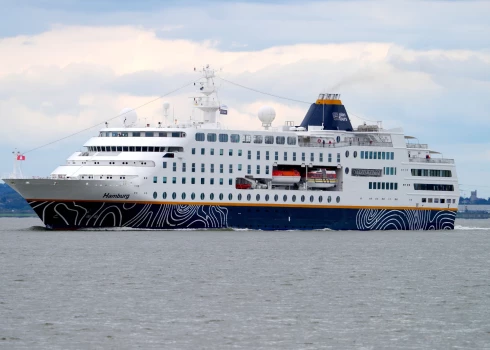 MS Hamburg — сравнительно небольшой роскошный круизный лайнер длиной 144,13 метра, которым управляет немецкая компания Plan Tours. На судне расположены каюты максимум для 420 пассажиров, а экипаж составляет 170 человек.