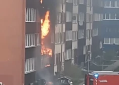 VIDEO: Ventspilī ugunsgrēks skāris vairākus daudzdzīvokļu mājas stāvus