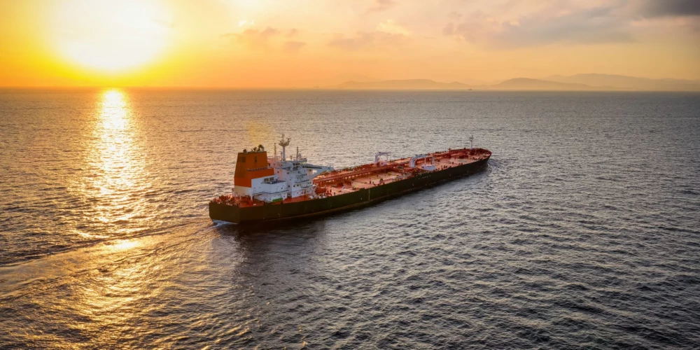 OPEC+ palielina naftas ieguves kvotas.