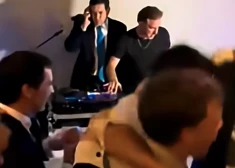 Marko Rubio piestrādā par kāzu dīdžeju. VIDEO