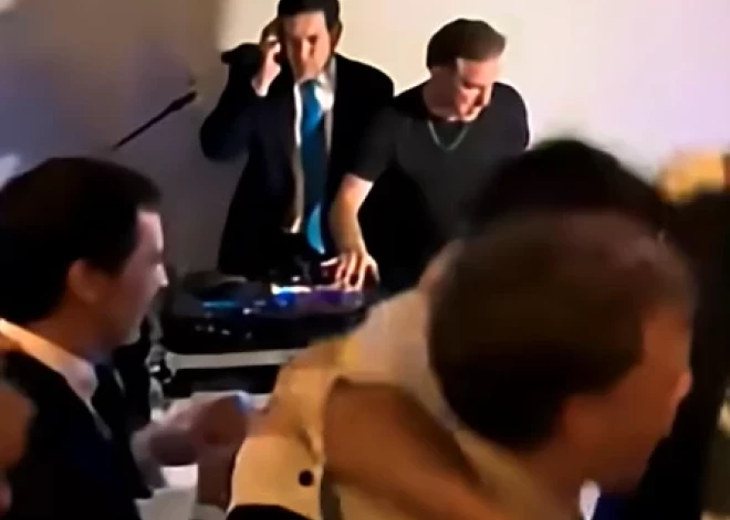 Marko Rubio piestrādā par kāzu dīdžeju. VIDEO