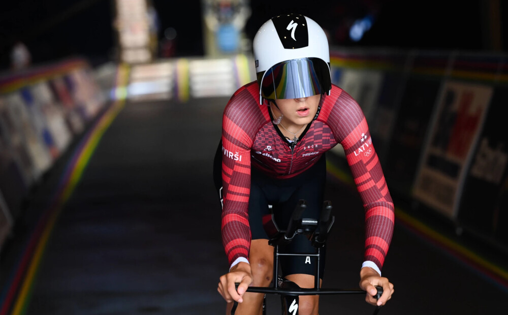 Georgs Tjumins triumfē junioru velobraucienā Čehijā