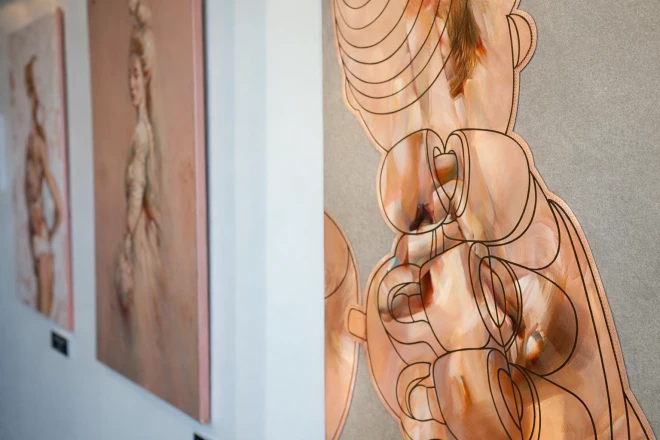 Rēzeknē, Latgales vēstniecības “Gors” Mākslas galerijā, skatāma Elettras Rubīnes un Ernesto Morales izstāde “Aiz horizonta. Divu skatījumu ainava”, kas aktualizē jautājumu par mākslas un ekoloģijas attiecībām.