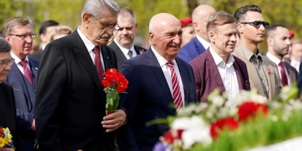Svinīgā ziedu nolikšanas ceremonija pie Brīvības pieminekļa Latvijas Neatkarības atjaunošanas 36.gadadienā.