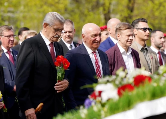 Svinīgā ziedu nolikšanas ceremonija pie Brīvības pieminekļa Latvijas Neatkarības atjaunošanas 36.gadadienā.