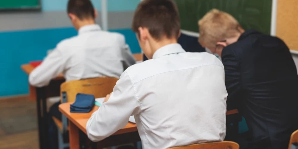 Platformā "ManaBalss" iesniegta iniciatīva, kas rosina mainīt mācību slodzi skolās, samazinot mājasdarbu apjomu un saīsinot vasaras brīvlaiku.