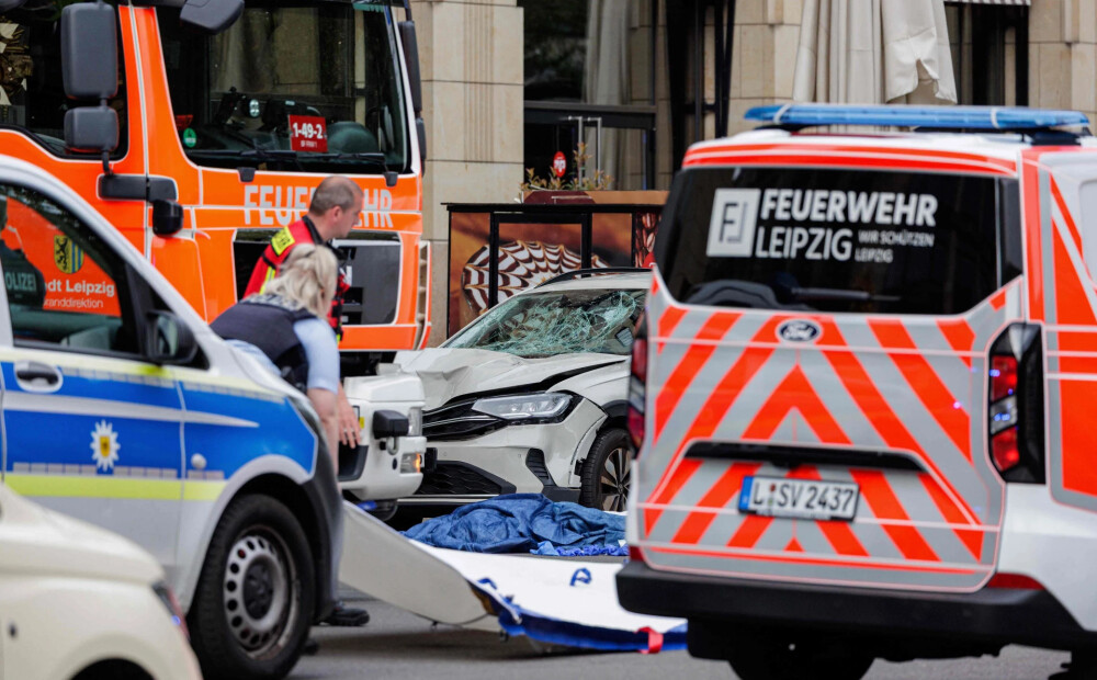 Leipcigas centrā cilvēku pūlī ietriekusies automašīna. FOTO, VIDEO