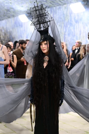 Мадонна устроила на Met Gala отдельное представление.