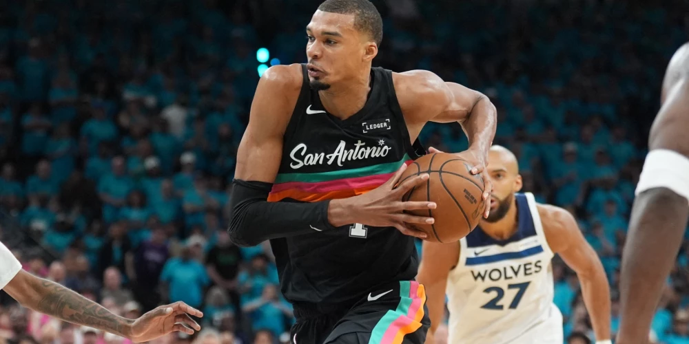 Viktors Vembanjama iegājis NBA vēsturē ar visvairāk bloķētajiem metieniem spēlē izslēgšanas mačos.