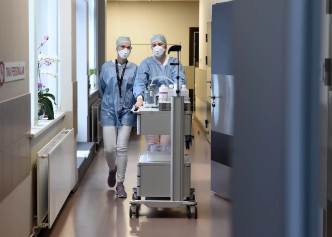 Austrumu slimnīca mudina pacientus pārliecināties par mediķu roku higiēnu