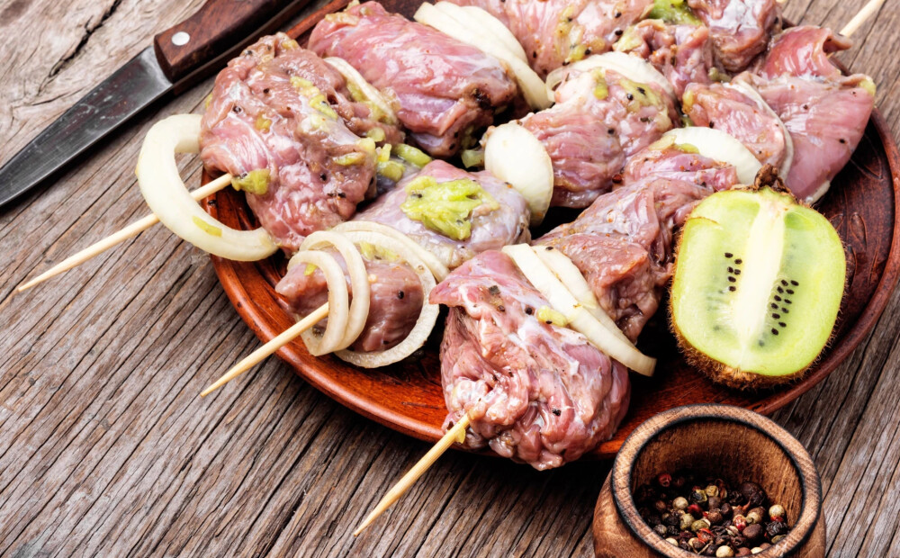 Klasiska, pikantāka vai ar augļu garšu – TOP 5 marinādes grilgaļai