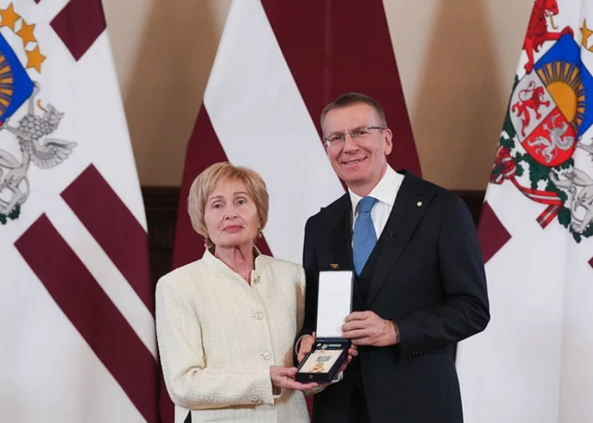 Mežupes pamatskolas direktorei Anitrai Šneiderei pasniegts Triju Zvaigžņu ordenis