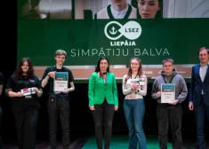 Liepājas SEZ pārvaldes simpātiju balavas saņem skolēnu mācību uzņēmumi LAMPwood un PLIX