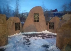 Nojauktā lietuviešu un poļu memoriāla vietā Krievijā uzslies pieminekli Ukrainā likvidētajam okupantam no kara noziegumos apsūdzētās elites vienības