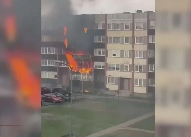 "Единственная мысль была - вынести ребенка": в Вентспилсе пожар оставил людей без жилья