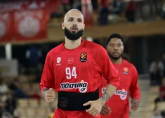 Pirejas "Olympiacos" iekļūst Eirolīgas finālčetrinieka turnīrā, Madrides "Real" vēl jāgaida