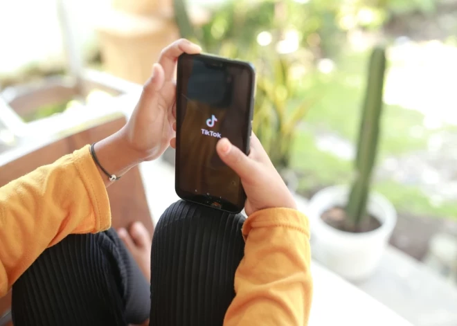 "Mēs dzirdējām meitas izmisīgo kliedzienu..." Ceļ trauksmi par šausminošu tendenci platformā "TikTok"