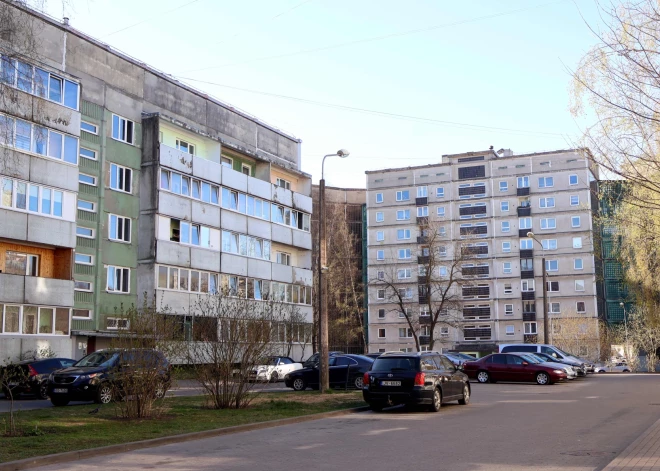 Ставите машину у своего дома? Теперь в Риге новый порядок парковки автомобилей во дворах