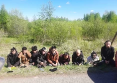 Cilvēki sabāzti pat bagāžniekā! Robežsargi notver kārtējos nelegālo migrantu pārvadātājus