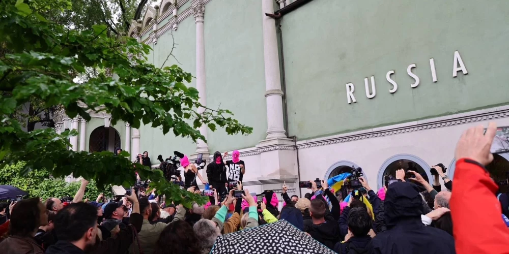 Baltijas paviljoni protestē pret Krievijas dalību Venēcijas biennālē. 