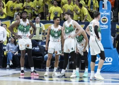 “Žalgiris” fantastiskā Kauņas atmosfērā atspēlējas un pagarina sezonu pret čempioniem “Fenerbahce”