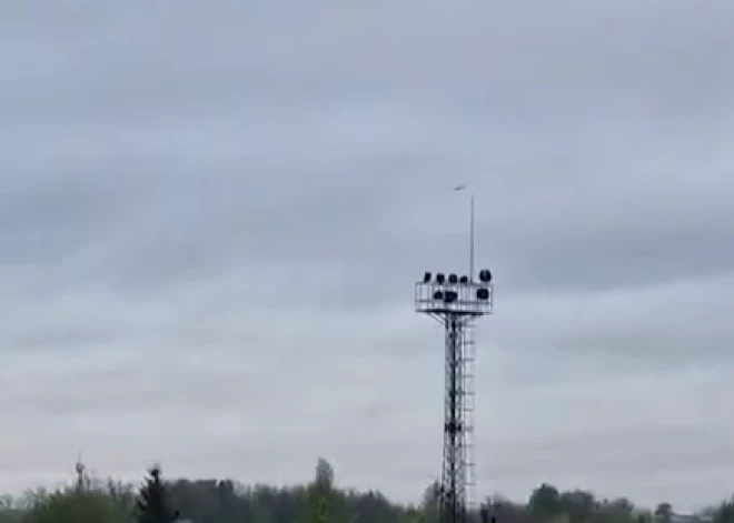VIDEO, FOTO: Latvijas gaisa telpā no Krievijas ielidojuši ārvalsts droni; divi nokrituši Latvijas teritorijā