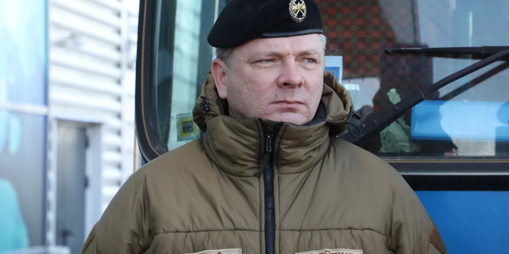 Latvijas Nacionālo bruņoto spēku Komunikācijas pārvaldes priekšnieks, pulkvežleitnants Māris Tūtins.