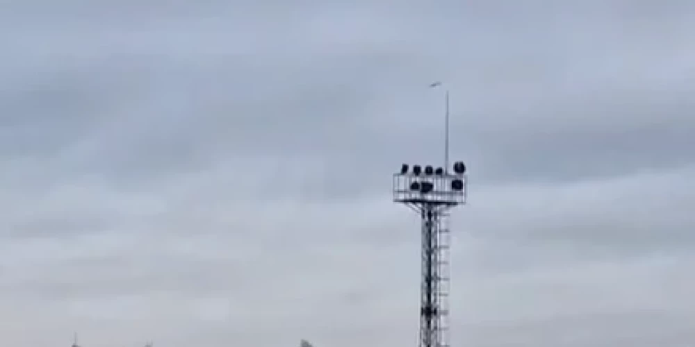 В воздушное пространство Латвии из России залетело несколько дронов.