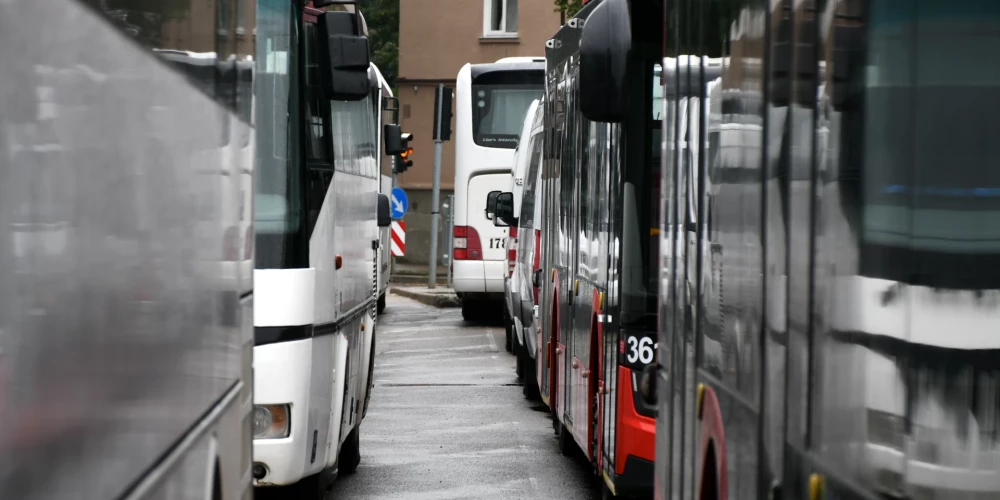Viena no nozarēm, ko visstraujāk skar degvielas cenu pieaugums, ir sabiedriskais transports.