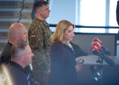  Siliņa nav apmierināta, ka brīdinājums par drona incidentu izsūtīts tikai pēc notikušā