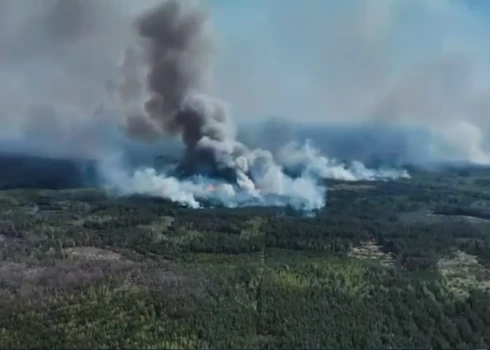 Ugunsgrēku fiksēja uzņēmuma videonovērošanas kameras.