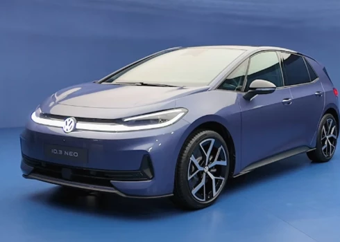 ID. Polo uzticēta svarīga misija - integrēt Volkswagen elektromobiļus kopējā modeļu saimē, nevis jau atkal padarīt tos par lēti būvētiem un elektriskiem baltajiem zvirbuļiem.