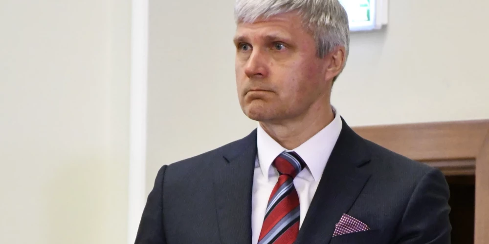 Bijušajam Rēzeknes mēram Aleksandram Bartaševičam un viņa sievai kā drošības līdzeklis piemērots aizliegums izbraukt no valsts un aizliegums tikties ar noteiktām personām.