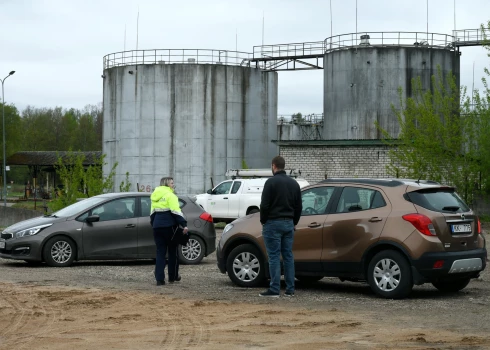 Naftas produktu uzglabāšanas objekta teritorija Komunālajā ielā Rēzeknē, kur nokritis drons.