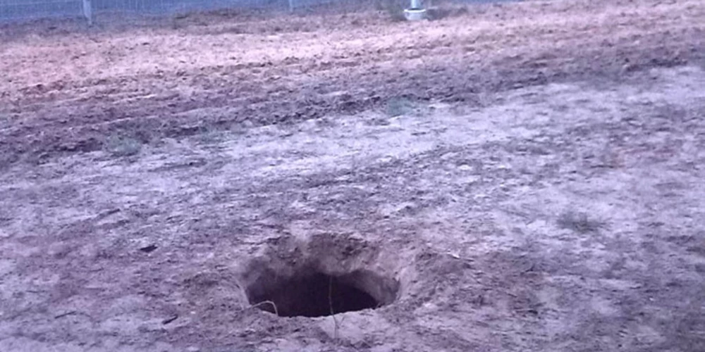 Migranti iekļuva Lietuvā caur tuneli, kas bija izrakts no Baltkrievijas puses. (Foto Lietuvas Valsts robežsardze)