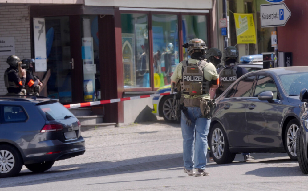 Vācijā bankā laupītāji sagrābuši ķīlniekus, policija aplenkusi ēku
