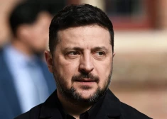 Zelenskis: Trampa pārstāvji pavasara beigās vai vasaras sākumā ieradīsies Kijivā