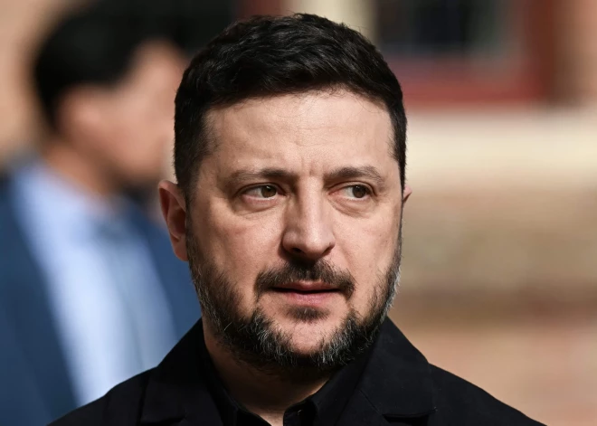 Zelenskis: Trampa pārstāvji pavasara beigās vai vasaras sākumā ieradīsies Kijivā