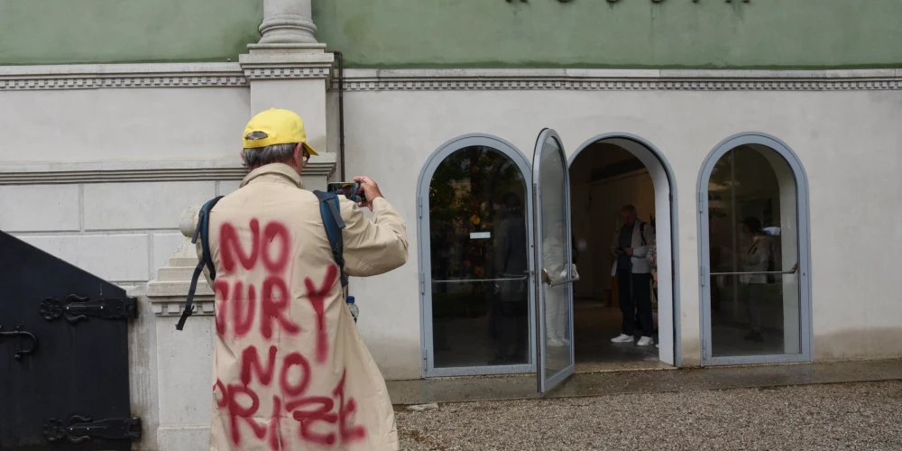 Krievijas paviljons Venēcijas biennālē būšot atvērts tikai atklāšanas dienās.